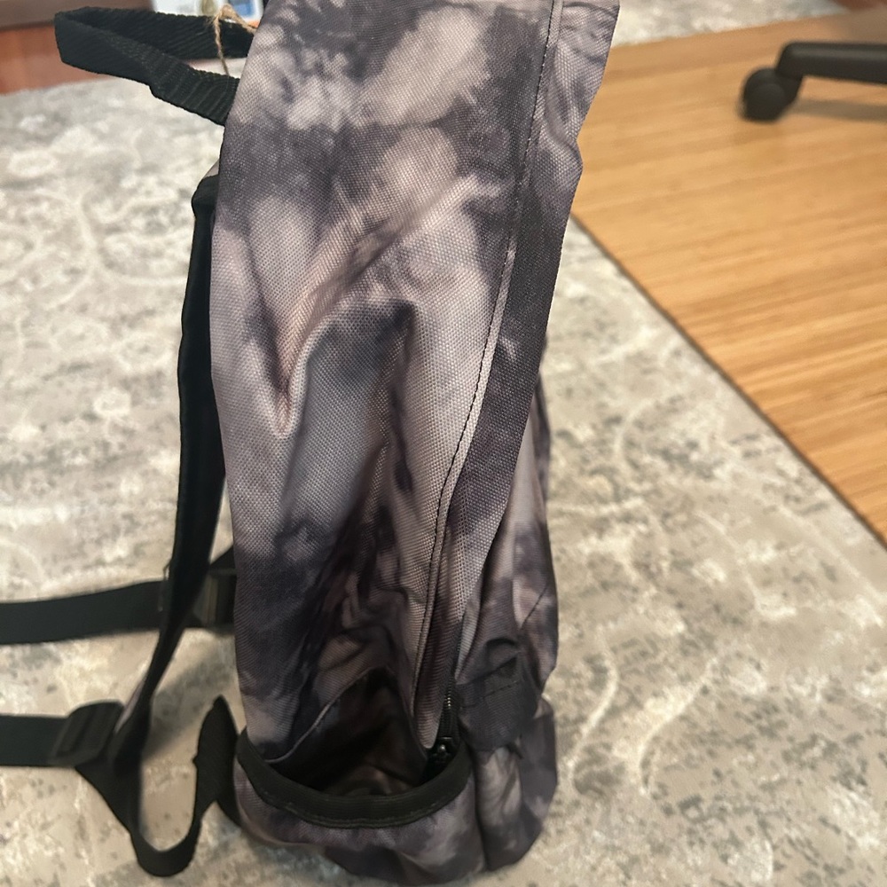 Thirty-One Gray Backpack with Unique Design - Picture 3 of 4